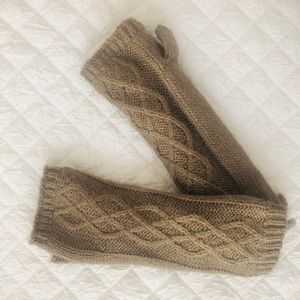 Fluffy fingerless Mittens